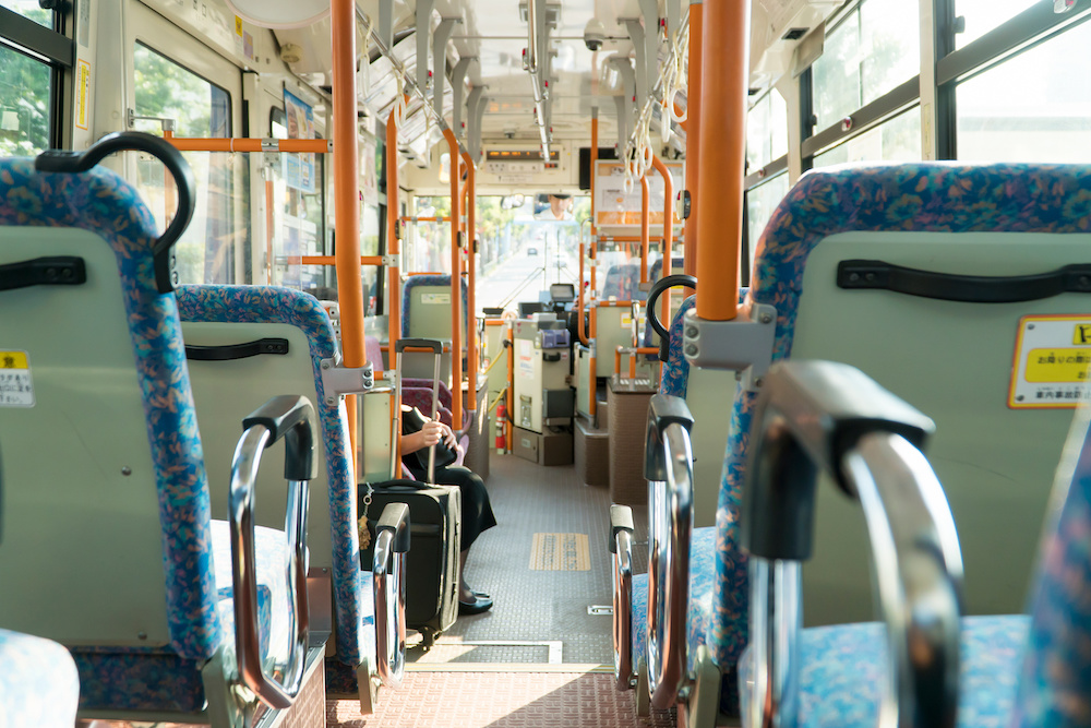 年収は上がっている？バス運転手の年収推移